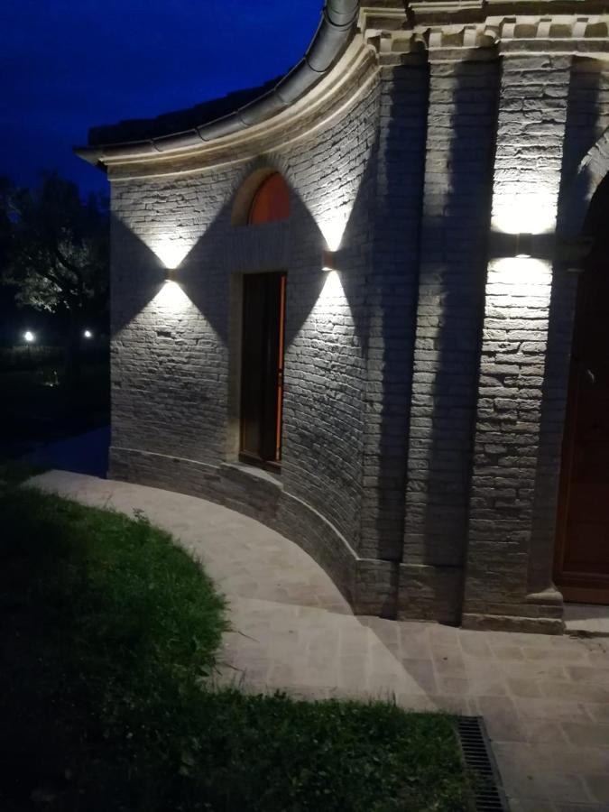 洛卡拉迪瓦赛瑞萨公寓 Treia 外观 照片