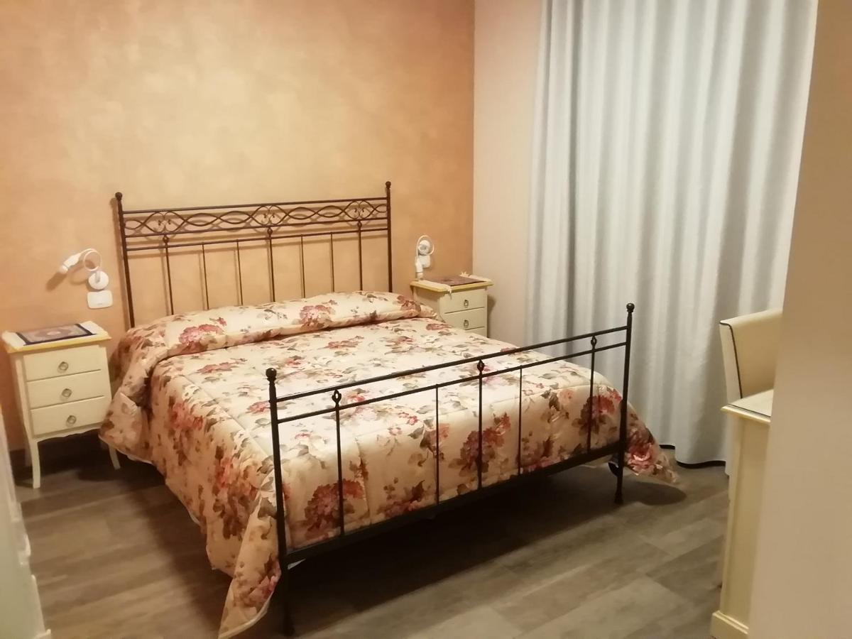 洛卡拉迪瓦赛瑞萨公寓 Treia 外观 照片